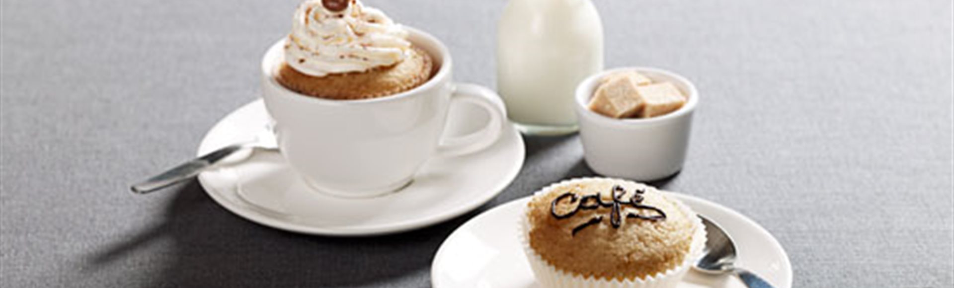 Cupcakes cappuccino et cuillères chocolat