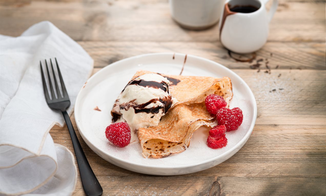 Pannenkoeken Met Vanille Ijs En Chocoladesaus Recept Dr Oetker